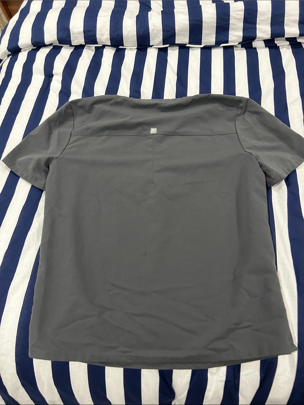 Fabletics Men’s Gray Scrub Set - Picture 2 of 3